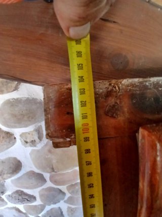 Ventana de madera rústica