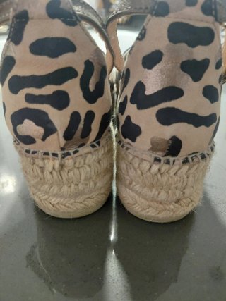 Sandalias Gaimo cuña leopardo