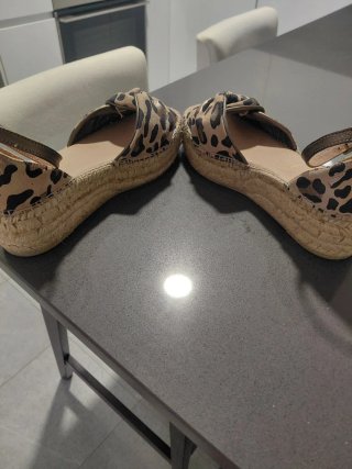 Sandalias Gaimo cuña leopardo