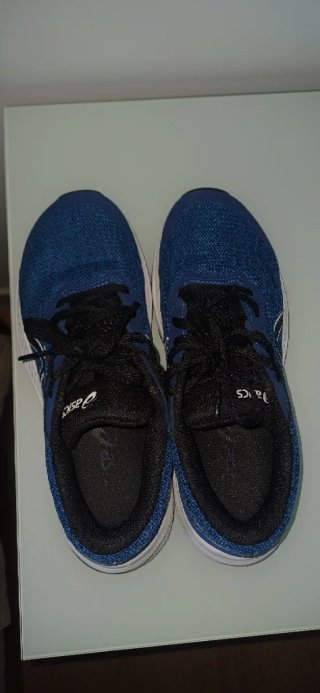 Deportivas ASICS azules y negras
