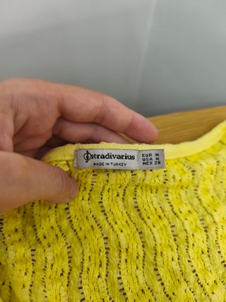 Top Stradivarius amarillo