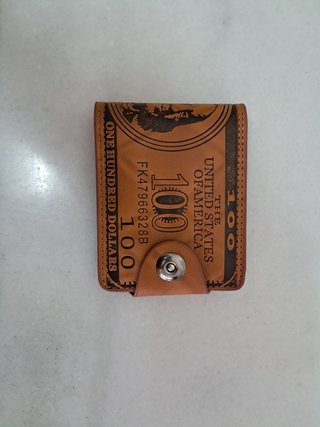 Cartera estilo billete de 100 dólares