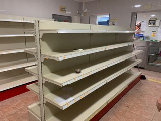 Estanterías metálicas para tienda