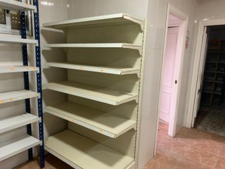 Estanterías metálicas para tienda