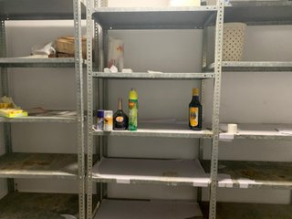 Estanterías metálicas para tienda