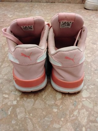 Zapatillas Puma rosas y beige