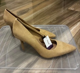 Zapatos de tacón beige/marrón