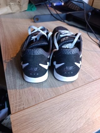 Zapatillas Nike negras y blancas