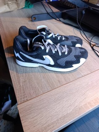 Zapatillas Nike negras y blancas