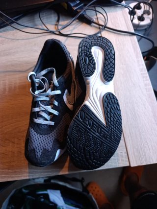 Zapatillas Nike negras y blancas