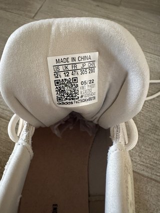 Zapatillas Adidas Beige y Blancas
