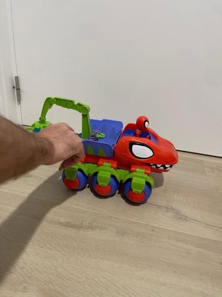 Juguete Spidey Dinosaurio con muñecos