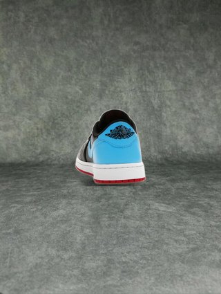 Jordan 1 Retro Low OG NC to Chi (Mujer)