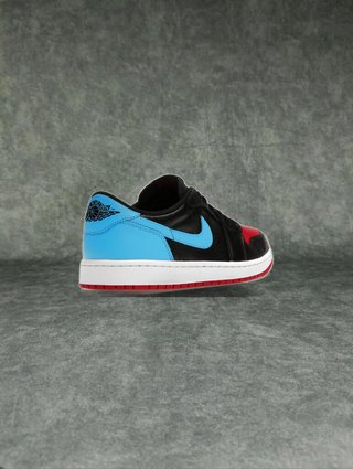 Jordan 1 Retro Low OG NC to Chi (Mujer)