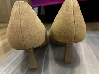 Zapatos de tacón beige/marrón