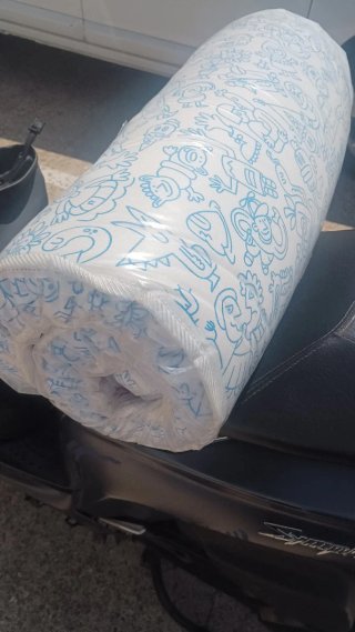 Rollo de tela casi entero estampado dibujos niños