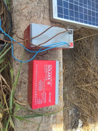 Placa solar 10W + 2 Baterías 12V 8Ah + Regulador