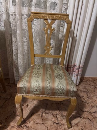 Conjunto sillón con brazos + silla clásica