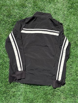 Chaqueta Nike Negra con Rayas Blancas