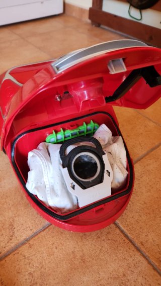 Aspiradora con bolsa Rowenta Compact RO3953 900W