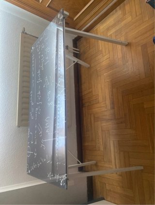 Mesa de estudio cristal y metal