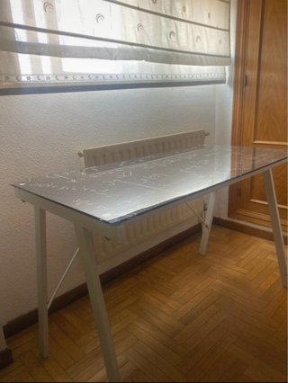 Mesa de estudio cristal y metal