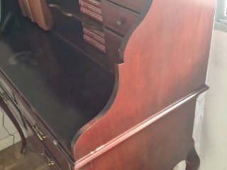 Escritorio antiguo de madera