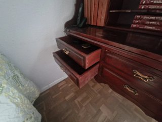 Escritorio antiguo de madera