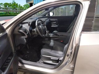 Lexus UX 2.0 250h Business