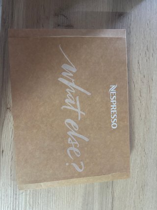 Cafetera Nespresso Vertuo + 12 cápsulas