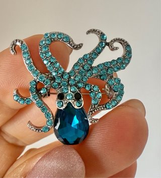 Broche Polvo Azul e Prateado com Cristais