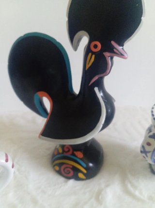 Galo de Barcelos e 2 canecas decoradas