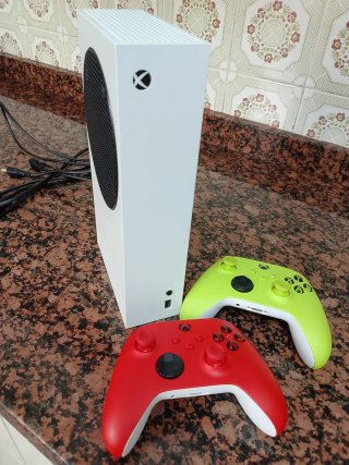 Xbox Series S Blanca y Roja