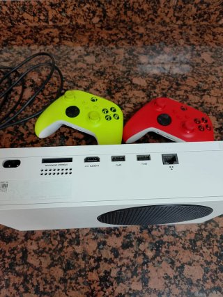 Xbox Series S Blanca y Roja