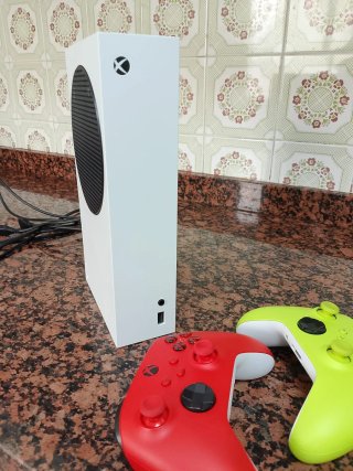 Xbox Series S Blanca y Roja
