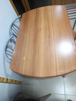Mesa de cocina con 4 sillas