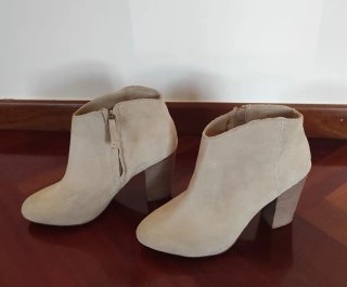 Botines ante beige tacón ancho