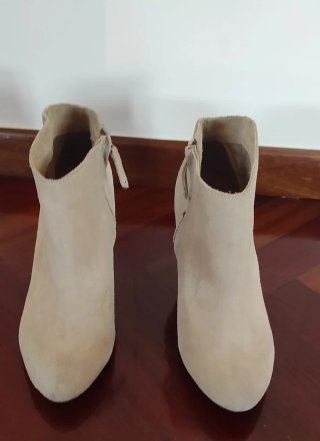 Botines ante beige tacón ancho