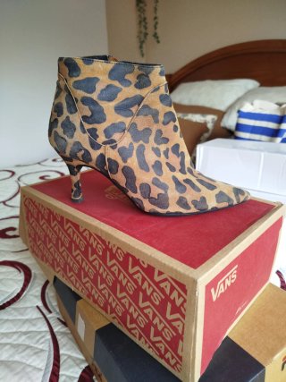 Botín Vans estampado leopardo tacón