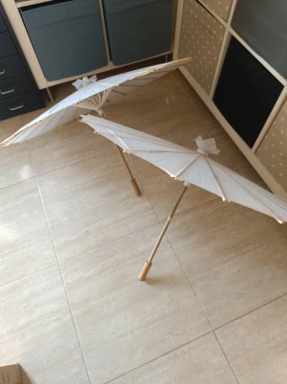 Ombrelloni di carta e legno