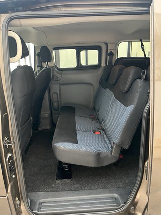 Nissan nv200