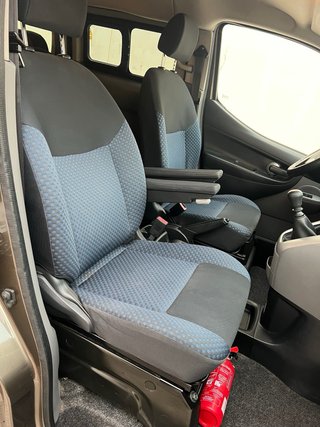 Nissan nv200