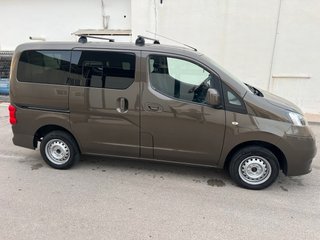 Nissan nv200