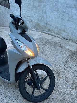 Honda Vision 110 gris - Pocos km