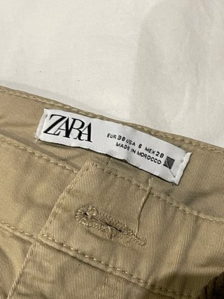 Pantalón beige Zara con cinturón trenzado
