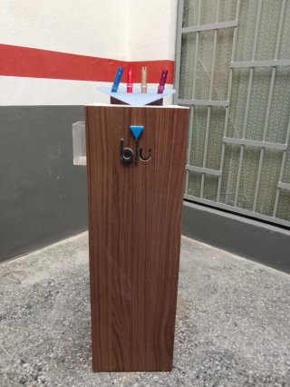 Atril expositor de madera