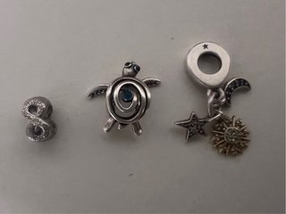 Pulsera Pandora de playa de ley con tres charms