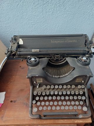 Máquina de escribir Hispano Olivetti M40