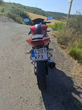 Yamaha R125 roja 2018