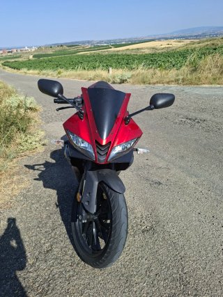 Yamaha R125 roja 2018